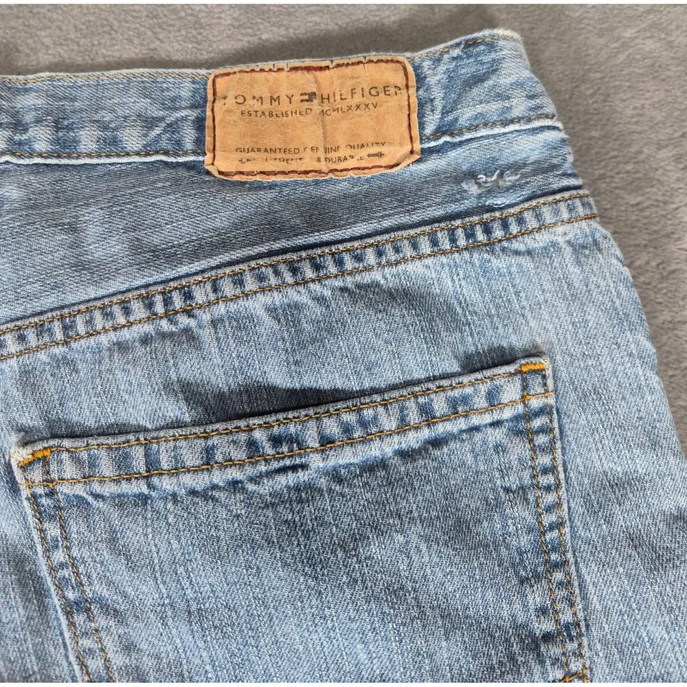 Tommy Hilfiger Mens Vintage Classic Fit Light Wash Straight Leg Jeans 30x32